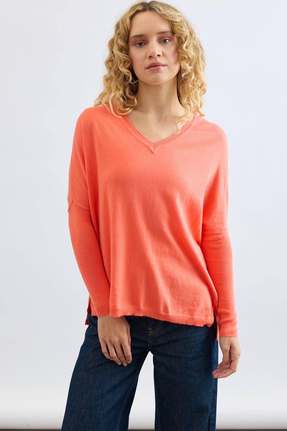 Corfu Lightweight Vee in Coral